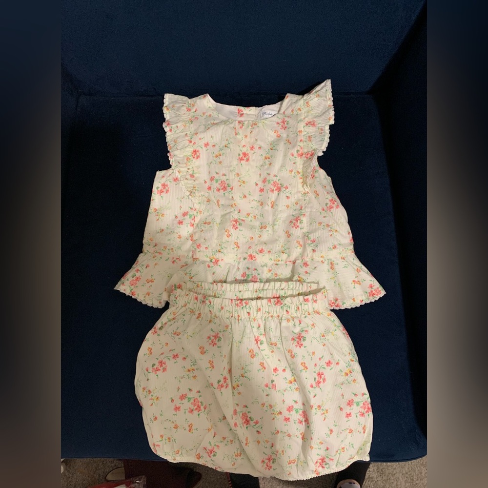 Ralph Lauren 2 piece floral outfit. Baby girl 18 months. Never worn.